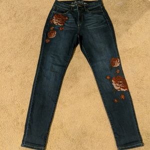 Gloria Vanderbilt Jeans with embroidery, size 8